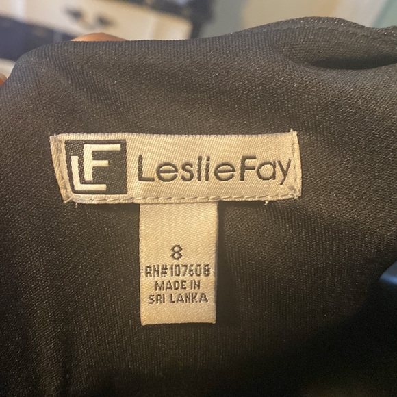 PRE-OWNED LESLIE FAY SLEEVELESS V-NECK DRESS - Picture 11 of 12